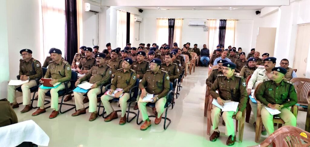 वरीय पुलिस अधीक्षक दरभंगा ने की मासिक अपराध गोष्ठी  अपराध नियंत्रण को लेकर कड़े निर्देश जारी