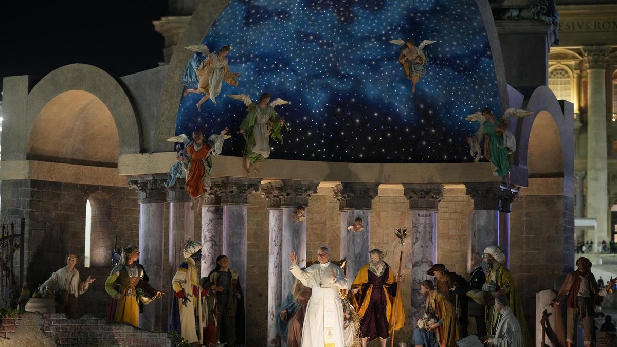 Pope asks that Rome welcome foreigners as he closes out 2025