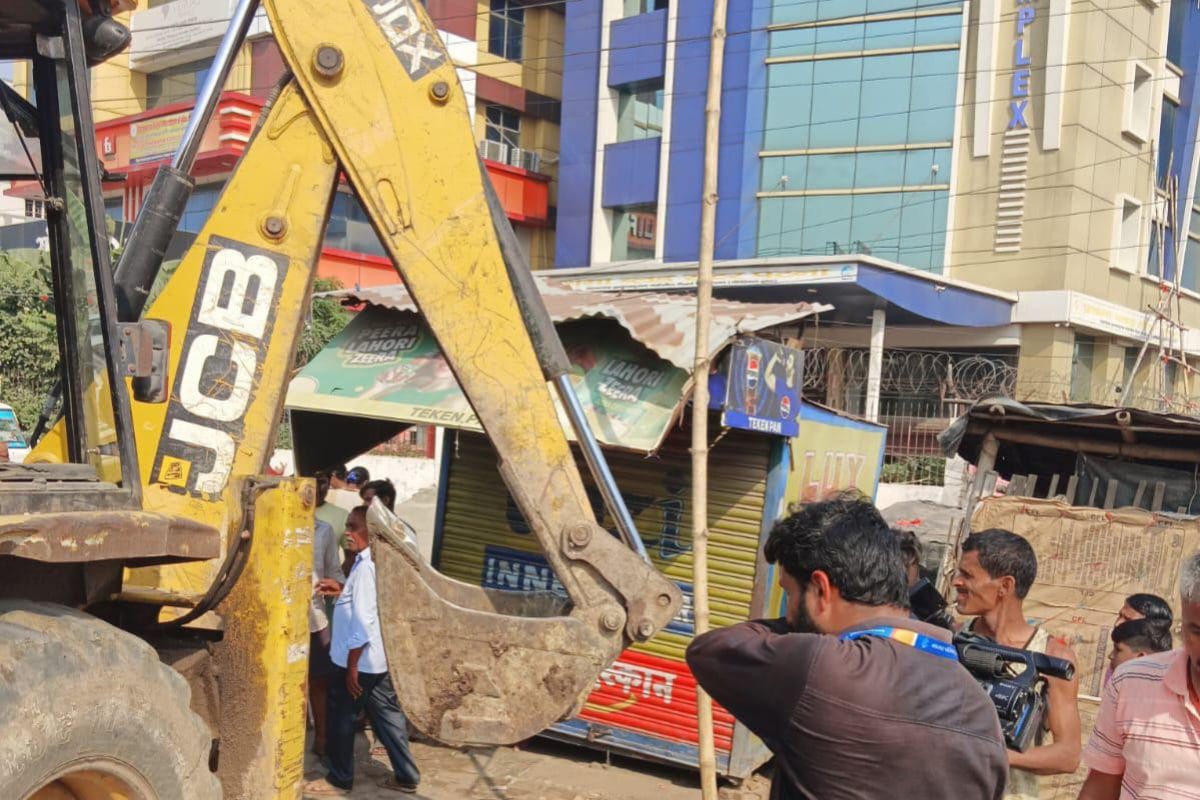 Bihar News: बिहार में बुलडोजर एक्शन जारी, जाम मुक्त हुआ दरभंगा एयरपोर्ट का रास्ता