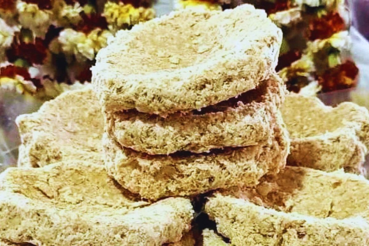 Bihar News: बेहद प्रसिद्ध है बिहार के इस जिले का तिलकुट, अनोखी पिटाई से कई फ्लेवरों में किया जाता है तैयार