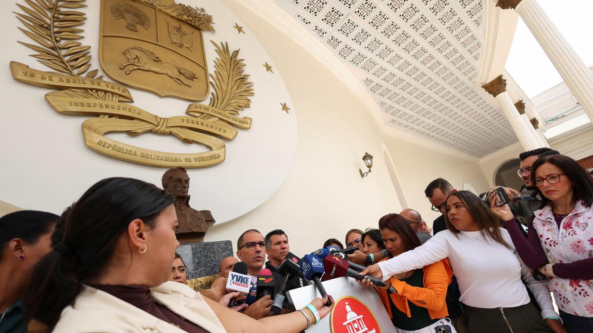 More than 1,500 request amnesty under new Venezuela law
