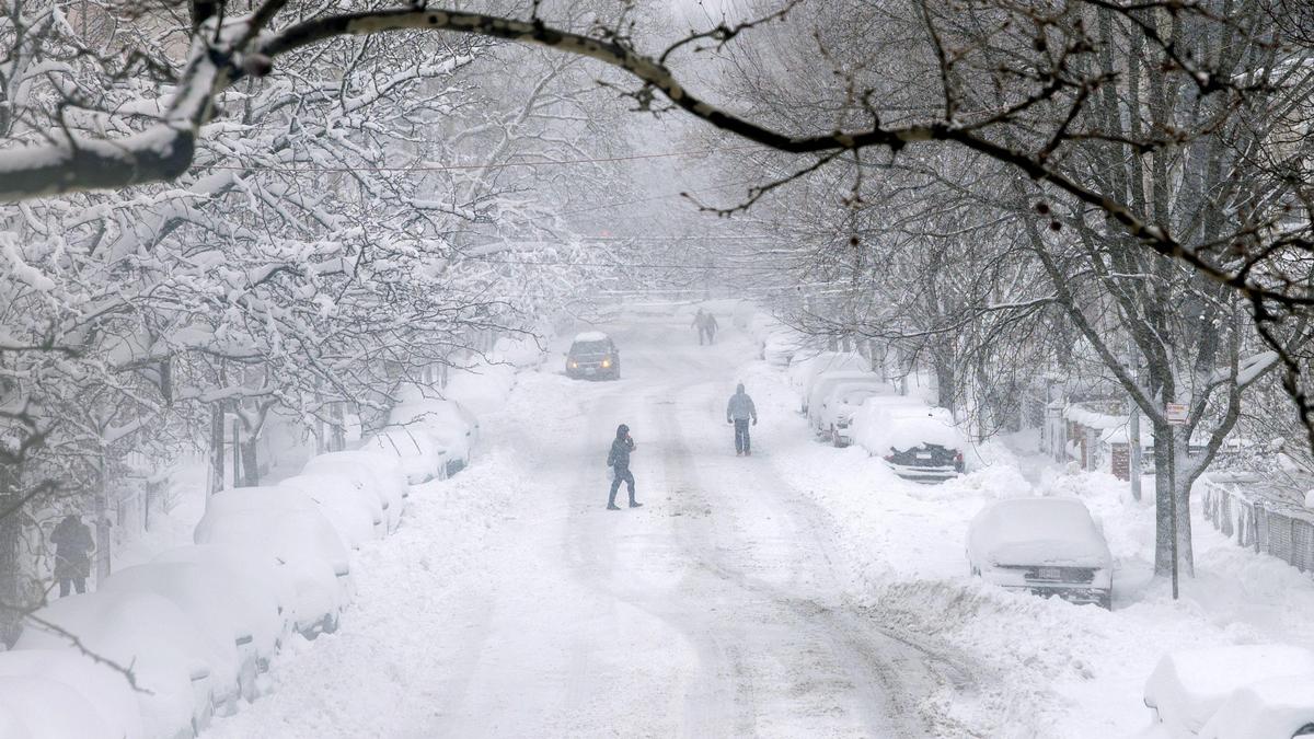 Storm paralyses travel, forcing more than 8,000 U.S. flight disruptions