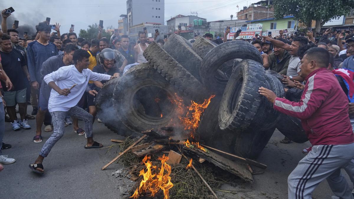 Thousands of troops hit streets in Nepal ahead of polls