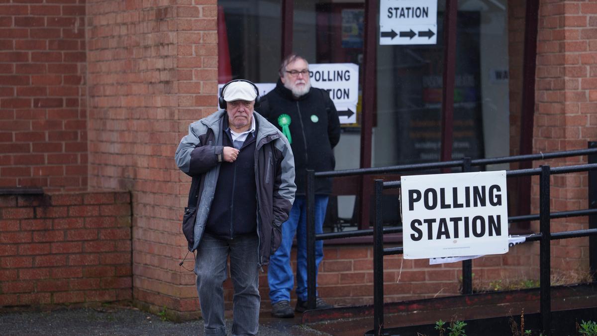 Voters go to polls in crucial bye-election test for U.K.’s Starmer