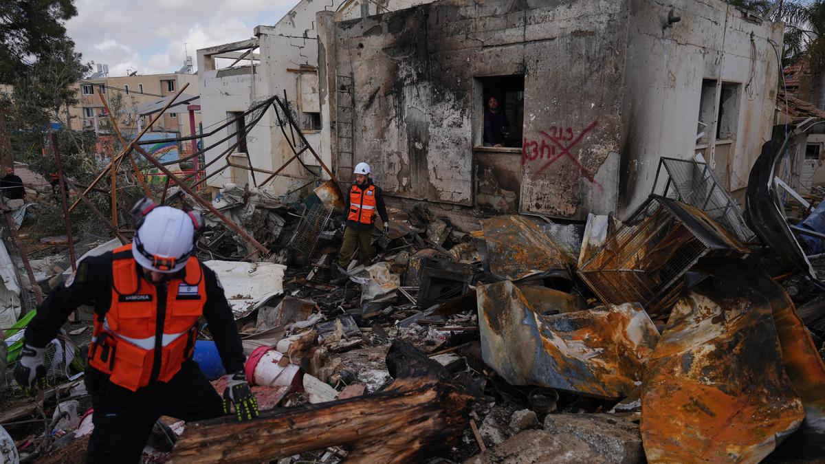 Scores hurt after Iranian missiles hit Israeli desert towns