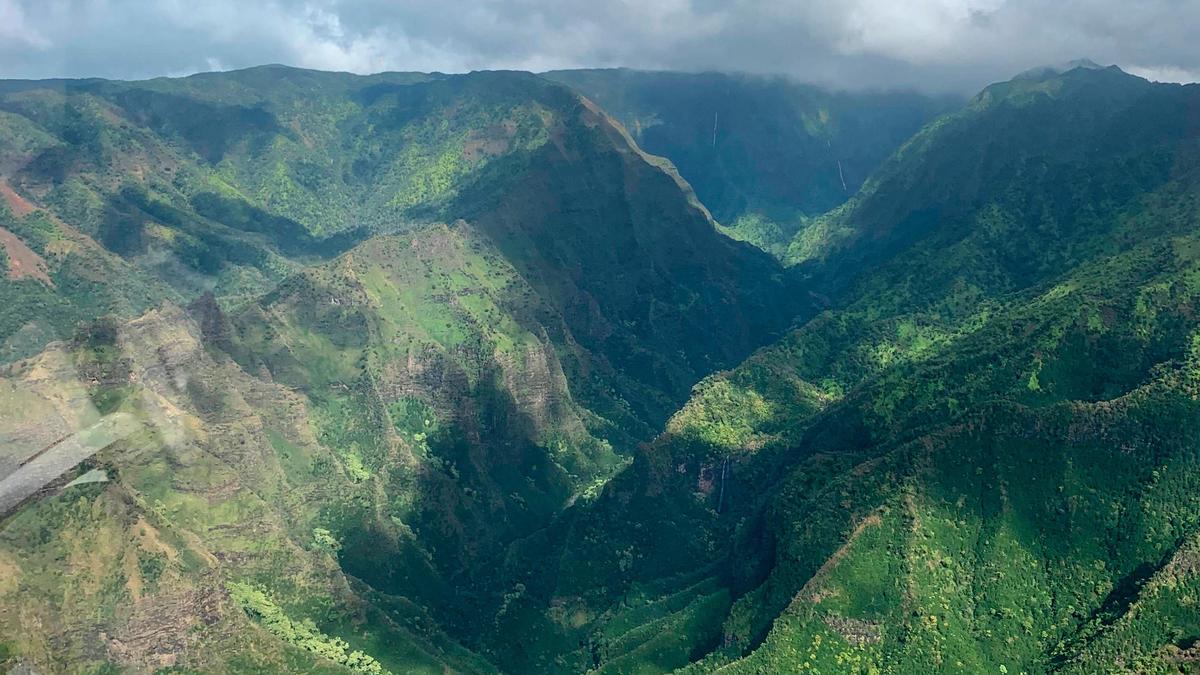 Five people injured in helicopter crash on Hawaiian island of Kauai