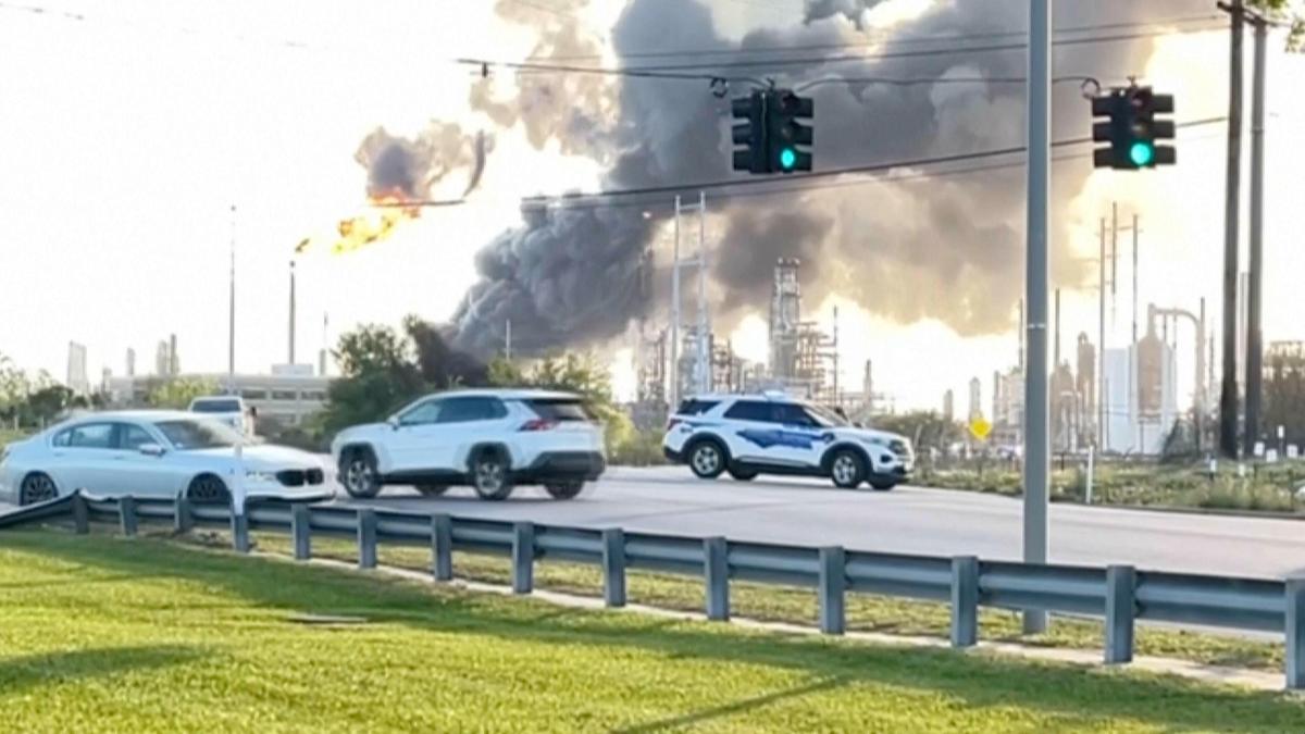 Fluid release ignited blast, fire at Valero refinery, filing shows