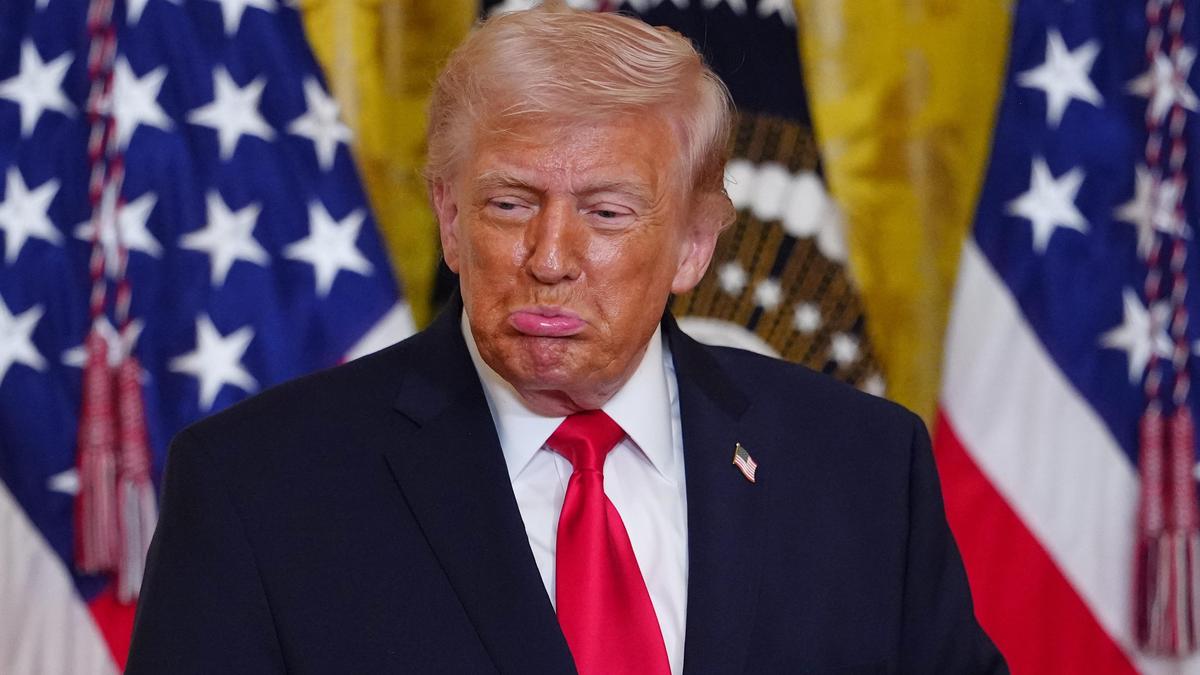 U.S. intelligence says Iran government is not at risk of collapse, say sources