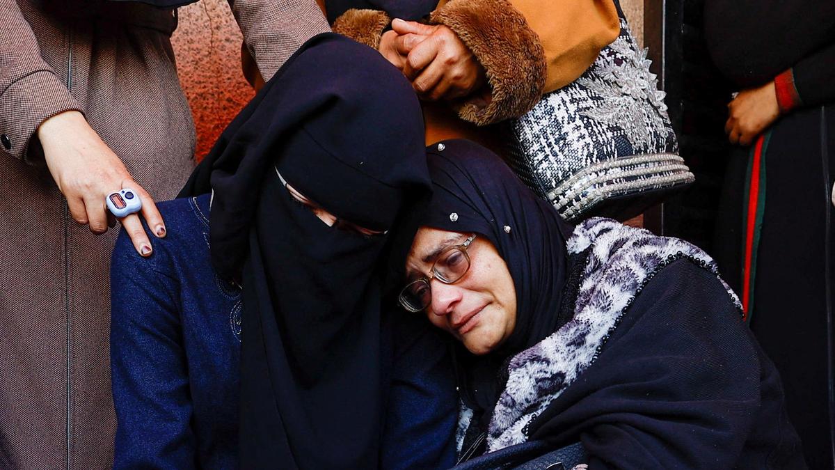 Israeli fire kills three in Gaza following new ceasefire talks